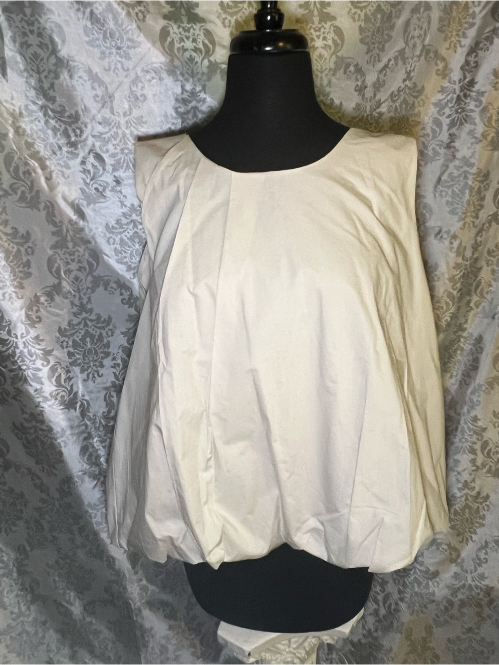 Banana Republic Classic Sleeveless Bubble Hem Top in Cream